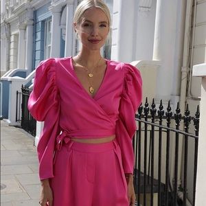 Puffy sleeve fuscia wrap top
